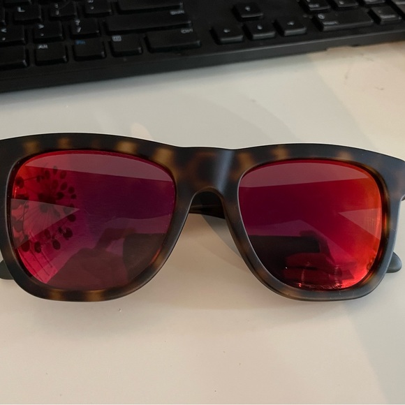 Tom’s “Dalston” Traveller’s Collection - Picture 1 of 6